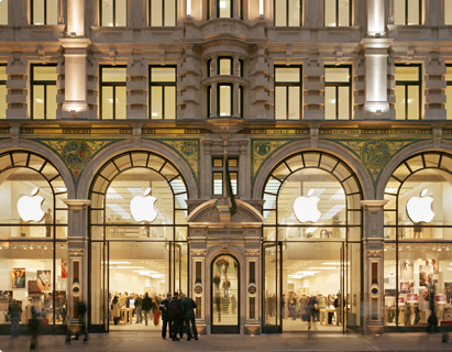 La tienda de Apple en Regent Street (Londres) fue la primera tienda de la firma de la manzana en Europa. Fue inaugurada en noviembre de 2004 y es una de las ms rentables de la compaa. Fotografa cortesa de Apple
