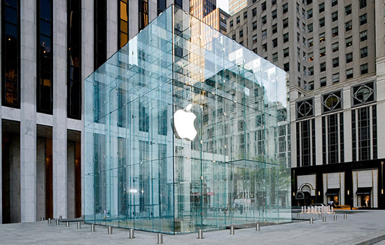 Sin duda, la tienda que Apple tiene en la Quinta Avenida de Nueva York es la más emblemática de la compañía. Fotografía cortesía de Apple