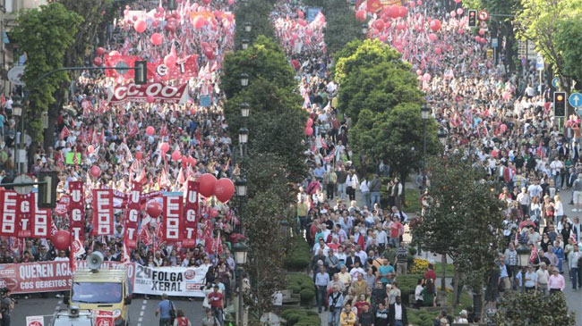 La manifestacin central de Galicia, convocada por UGT y CCOO, ha tenido lugar en Vigo. | Foto EFE/ Salvador Sas