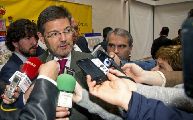 El ministro de Justicia, Rafael Catalá, atiende a los medios el...