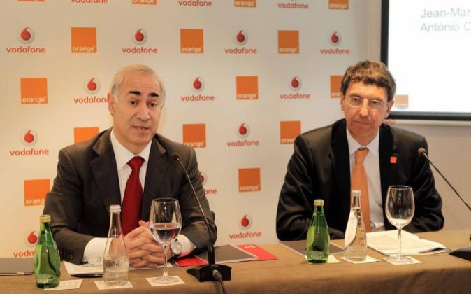 Antonio Coimbra, consejero delegado de Vodafone, y Jean Marc...