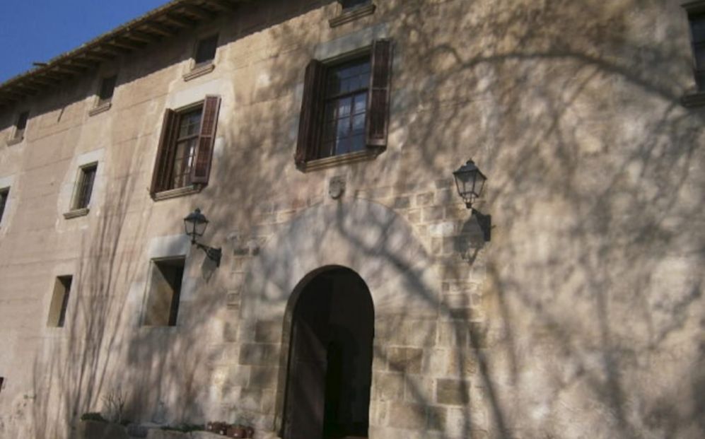 Este palacete-casa seorial del siglo XV cuenta con 28 hectreas de...