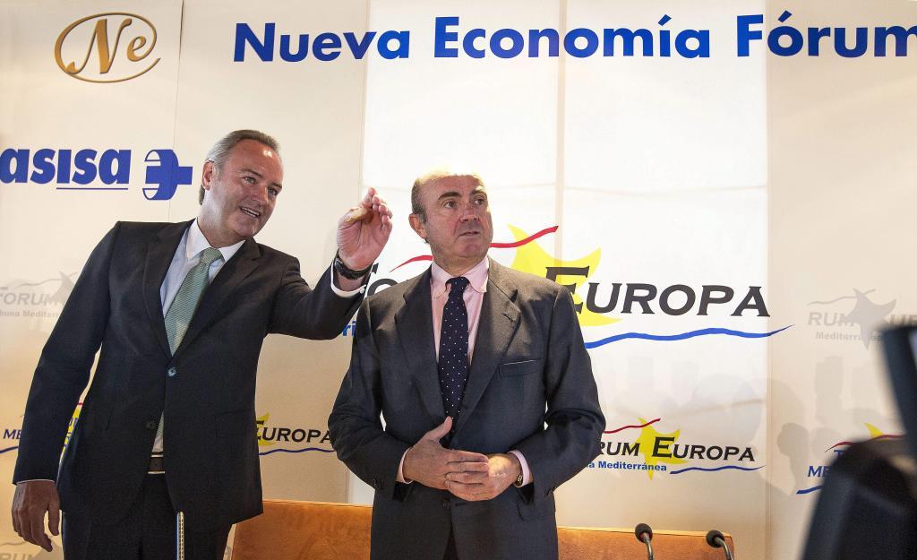 El president de la Generalitat, Alberto Fabra, junto a Luis de...