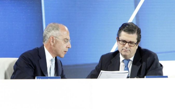 Francesco Starace, consejero delegado de Enel, junto a Borja Prado,...