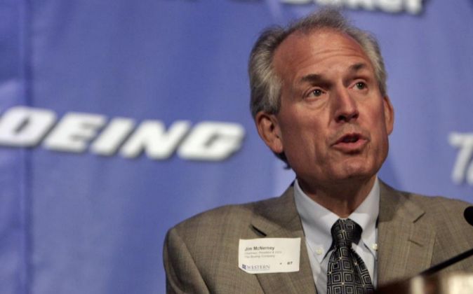 El ahora ex presidente de Boeing, James McNerney.