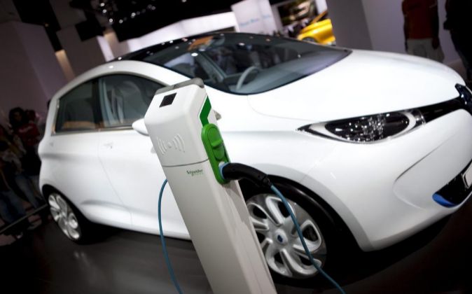 Las ventas de coches eléctricos, listas para abandonar el carril...