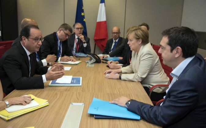 Tsipras, reunido con Merkel y Holland, esta mañana.