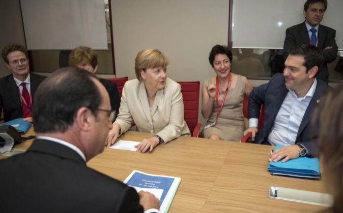 Imagen de la reunión entre Merkel, Tsipras y Hollande, hoy en...