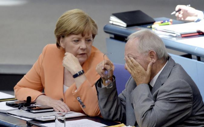La canciller alemana Angela Merkel y su ministro de Finanzas, Wolfgang...