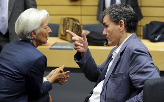 La directora gerente del FMI, Christine Lagarde, conversa con el...