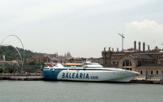 Barco de Baleària.