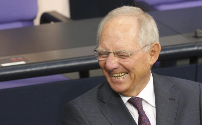 El ministro alemán de Finanzas sonríe durante la jornada de...