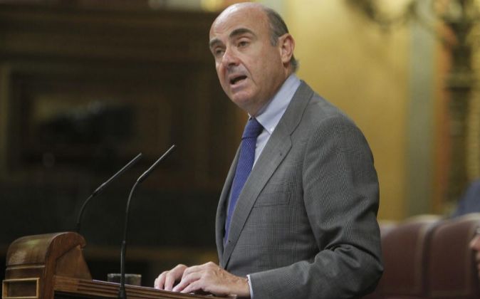 El ministro de Economía, Luis de Guindos, durante su intervención en...