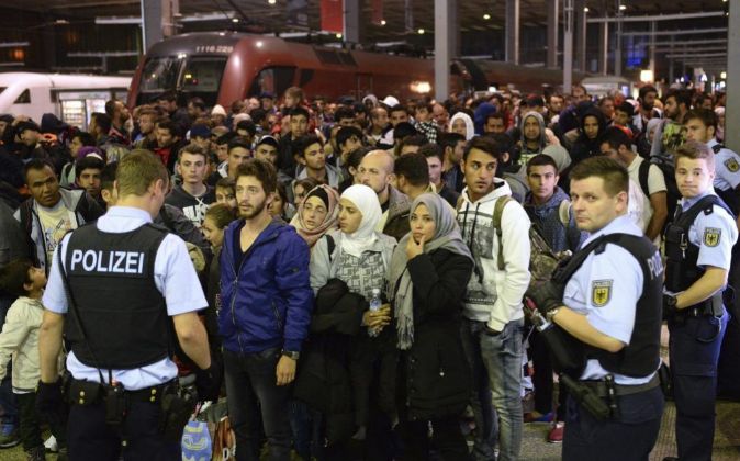 Una multitud de refugiados llega a Hungría.