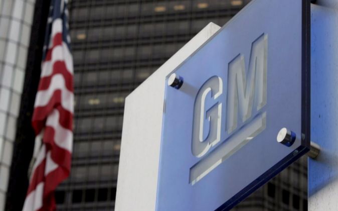 Logo de General Motors en Detroit.