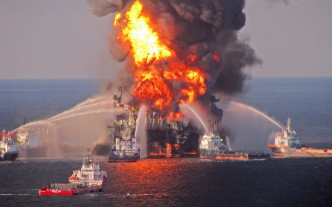 Explosión en la plataforma "Deepwater Horizon"