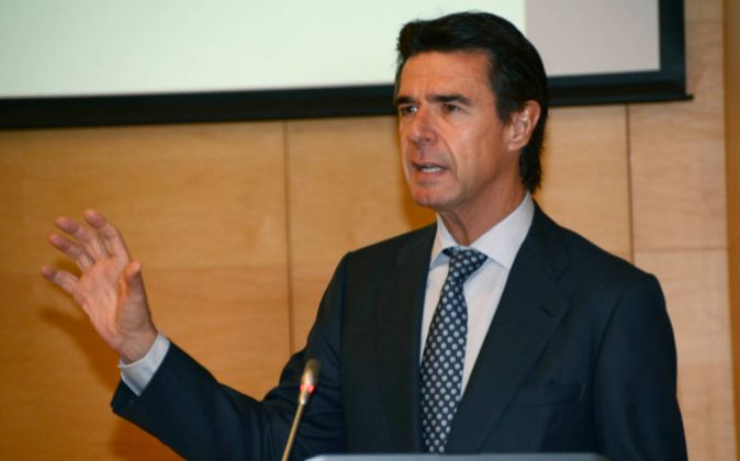 El ministro de Industria, José Manuel Soria, durante su intervención...