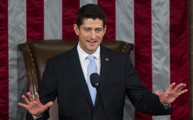 El legislador republicano Paul Ryan pronuncia su discurso tras ser...