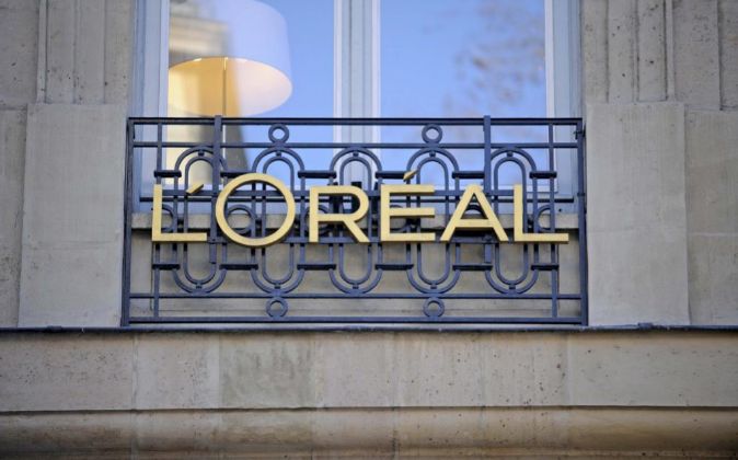 Imagen del logotipo de L'Oreal en París, Francia.