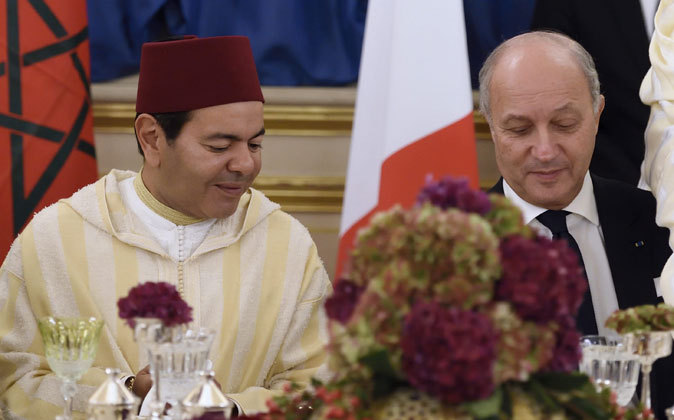 El ministro galo de Exteriores, Laurent Fabius (dcha), y el príncipe...