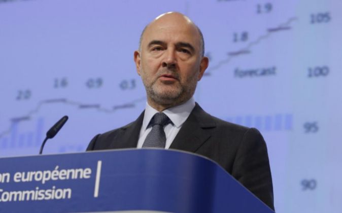 El comisario europeo de Asuntos Económicos y Financieros, Pierre...