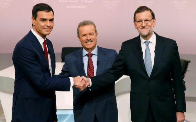 El presidente del Gobierno, Mariano Rajoy, y el secretario general del...