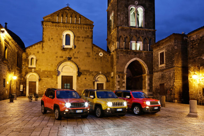 Tres Jeep Renegade en Melfi, la ciudad italiana donde se fabrica.