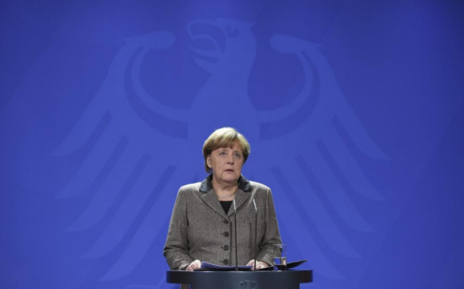 La canciller alemana, Angela Merkel (CDU), anteayer tras el atentado...