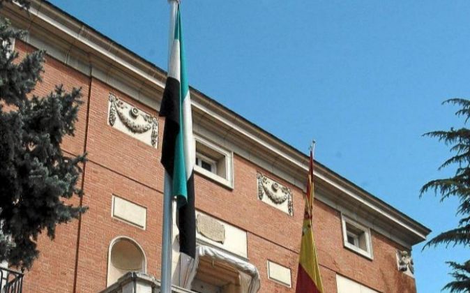 La bandera de Extremadura y la bandera española
