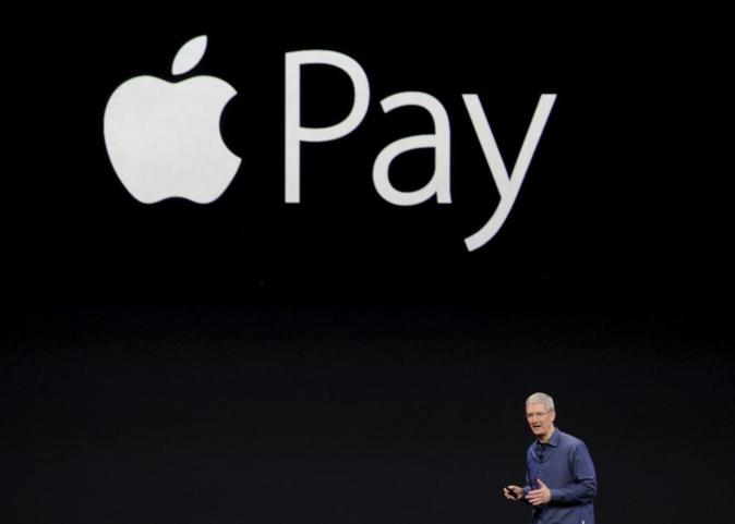 El CEO de Apple, Tim Cook, durante la presentación del sistema de...