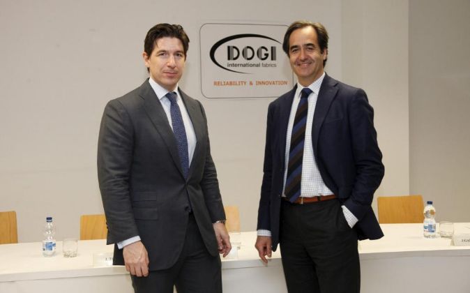 Junta accionistas Dogi, Eduardo Navarro de Sherpa Capital con Ignacio...