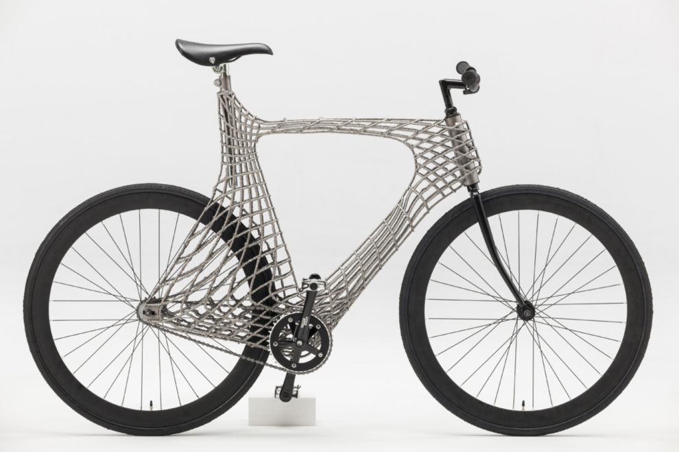 La estructura de la Arc Bicycle está realizada en acero inoxidable...