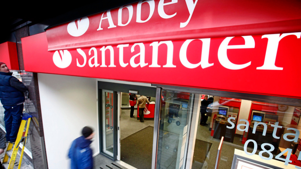 En 2004, Santander culminó la compra del británico Abbey National....
