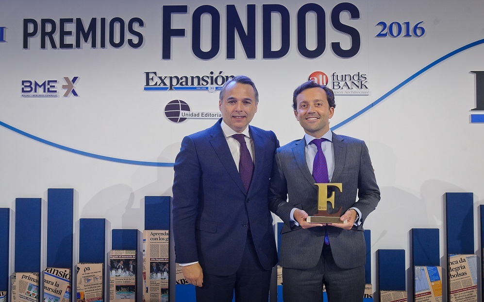 Juan Alcaraz, Director General de Allfunds Bank (a la izquierda),...