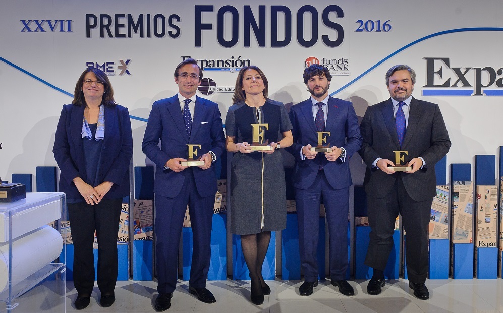 El premio a la Mejor Gestora de Renta Fija 2015 fue para AXA IM (en el...