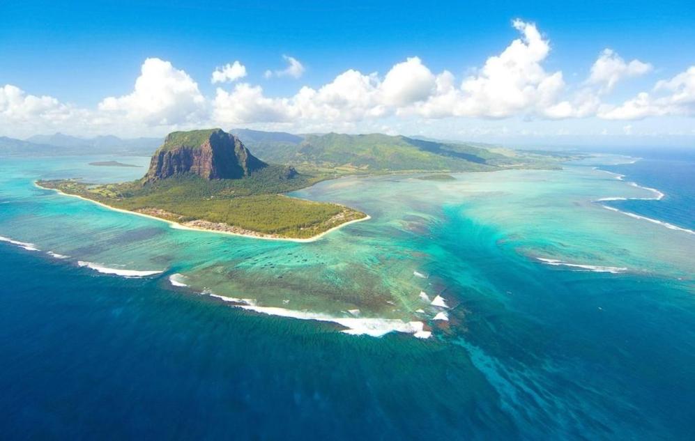 La septima mejor isla del mundo es Mauricio, en frica,