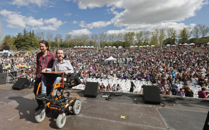 El líder de Podemos, Pablo Iglesias, y el secretario de...