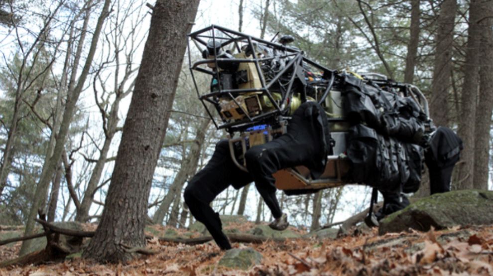 Robot LS3 de Boston Dynamics. Es capaz de andar con agilidad por...