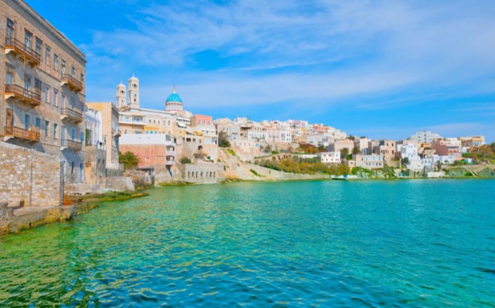 <strong>La isla de Siros:</strong>  Pernoctar en la "duquesa del Egeo"...