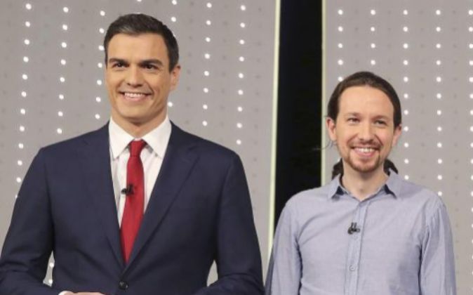El secretario general del PSOE, Pedro Sánchez, y el secretario...