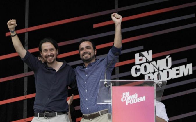 Pablo Iglesias junto a Alberto Garzón.
