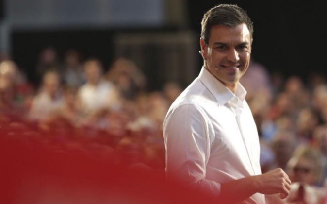 El candidato del PSOE a la Presidencia del Gobierno Pedro Sánchez,...