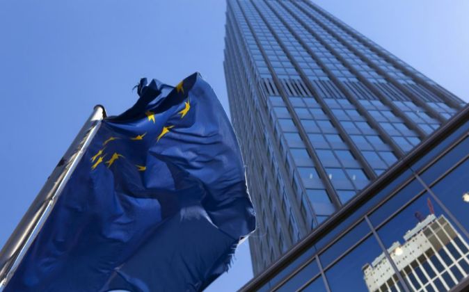 Bandera de la UE, delante de la sede del BCE.