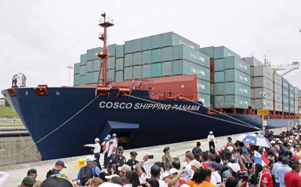 El buque Cosco Shipping Panam, primero en cruzar la nueva...