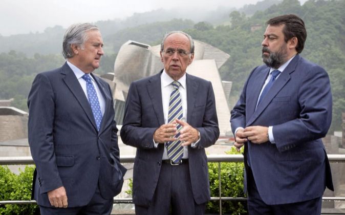 De izquierda a derecha, Álvaro Videgain, Juan José Muguruza y Javier...