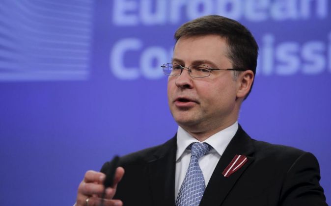 El vicepresidente de la Comisión Europea (CE) para el Euro y el...