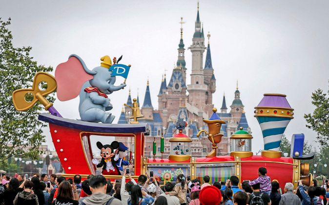 Hace apenas dos meses, Disney inauguró su nuevo parque temático en...