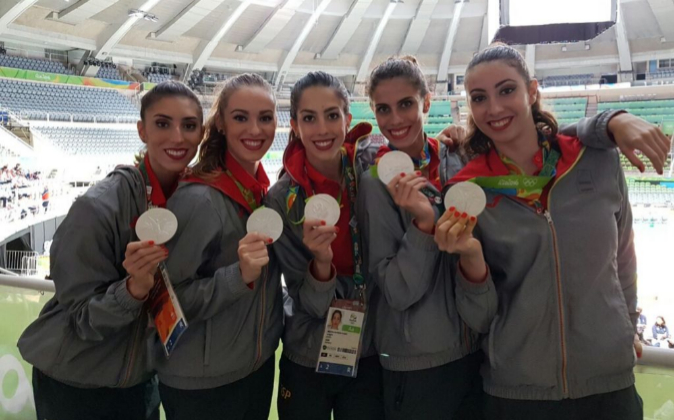 Las integrantes del equipo de gimnasia rítmica español, ganador de...