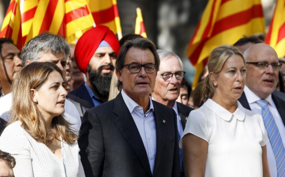 El expresidente de la Generalitat de Catalua Artur Mas (c) tambin...