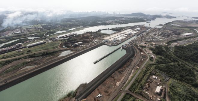 Vista aérea de la ampliación del Canal de Panamá, inaugurada en...
